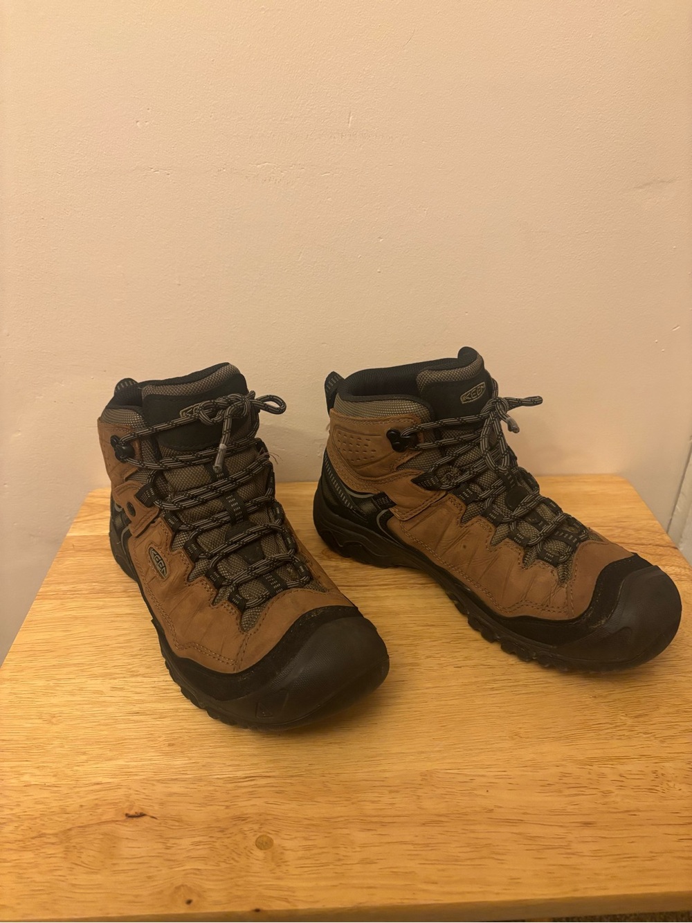 Keen Men’s Targhee IV Waterproof Hiking boots Size 7 WIDE